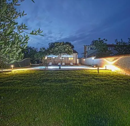 House Oscar Valtura