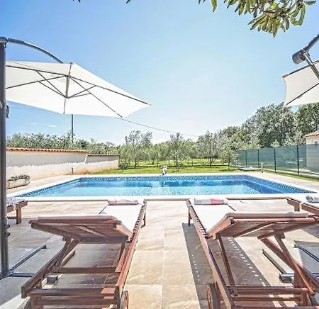 House Oscar Valtura
