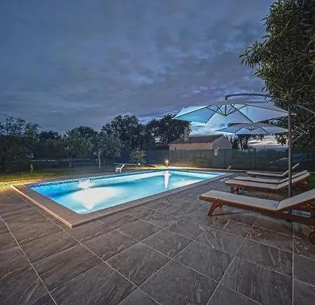 House Oscar * Valtura